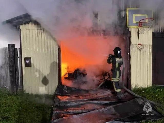 Два гаража сгорели в Ачинском округе Накануне около 5 часов утра в посёлке...