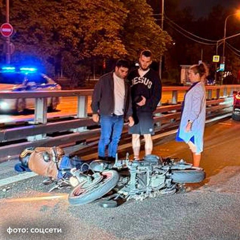 В Москве Corvette протаранил легковушку и сбил мотоциклиста — спорткар ранее принадлежал блогеру Дмитрию Котову