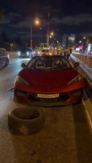 В Москве Corvette протаранил легковушку и сбил мотоциклиста — спорткар ранее принадлежал блогеру Дмитрию Котову