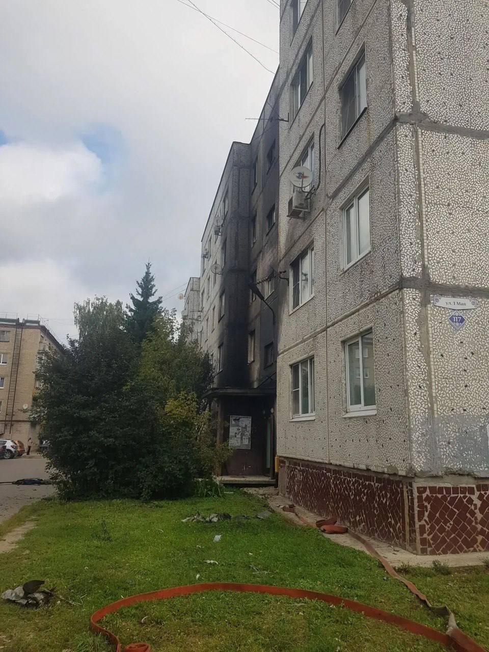 В Подмосковье беспилотники попали в жилые дома, сообщил губернатор.