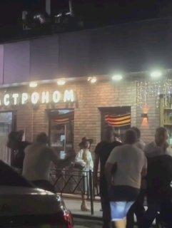 Сочи. Пьяные абу-бандиты устроили мордобой посреди оживлённой улицы. В ход...