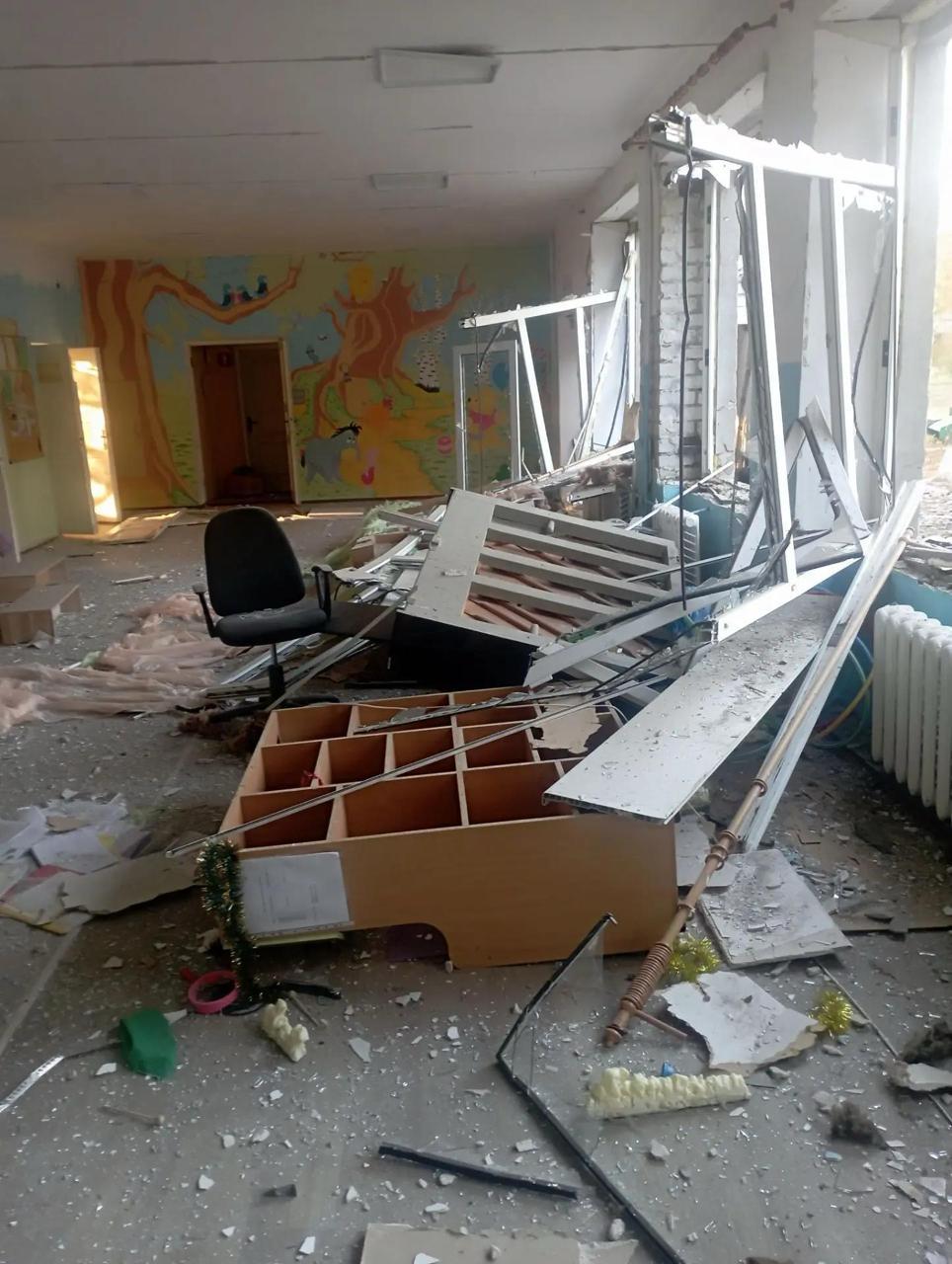 ВСУ ударили по детскому саду и школе в прифронтовом селе Запорожской области,...