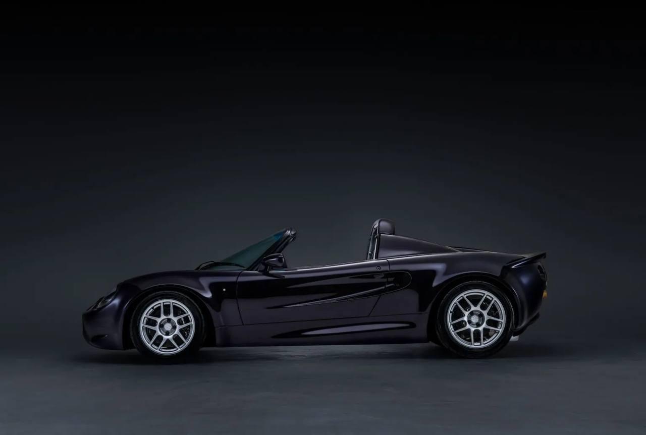 Из обычного Lotus Elise сделали одноместный монстр с центральной посадкой.