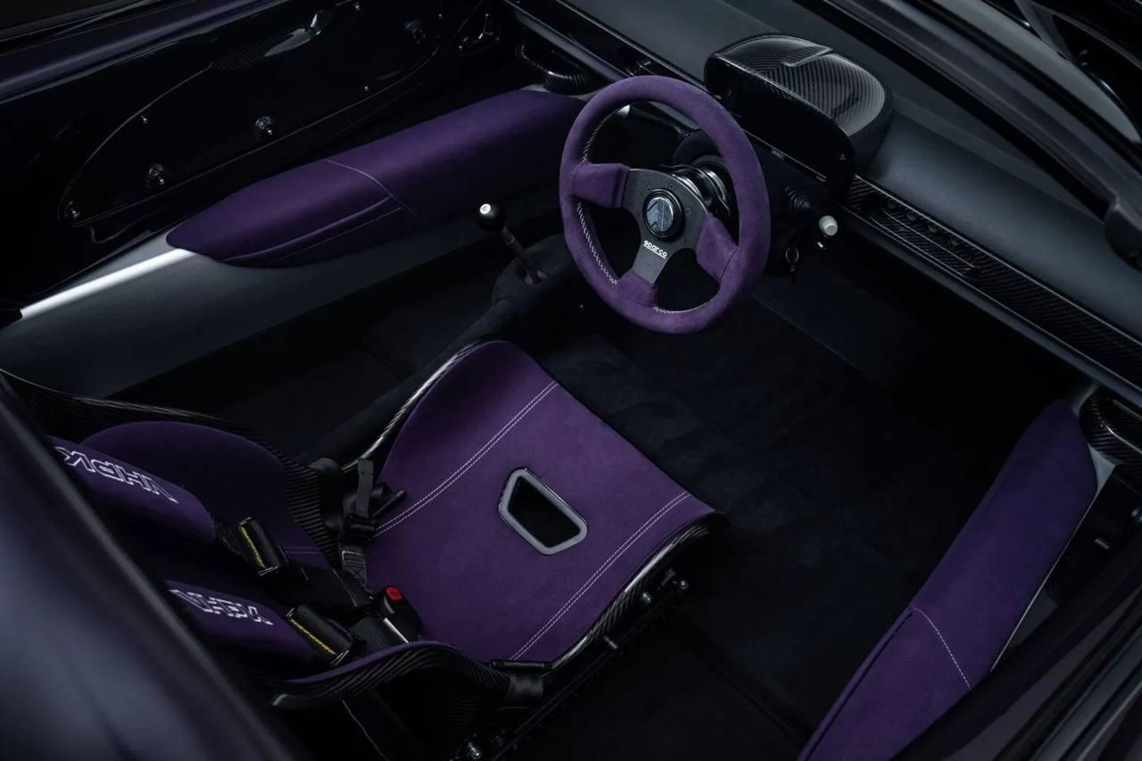 Из обычного Lotus Elise сделали одноместный монстр с центральной посадкой.