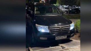 В Новосибирске полиция задержала водителя внедорожника за езду по тротуару...