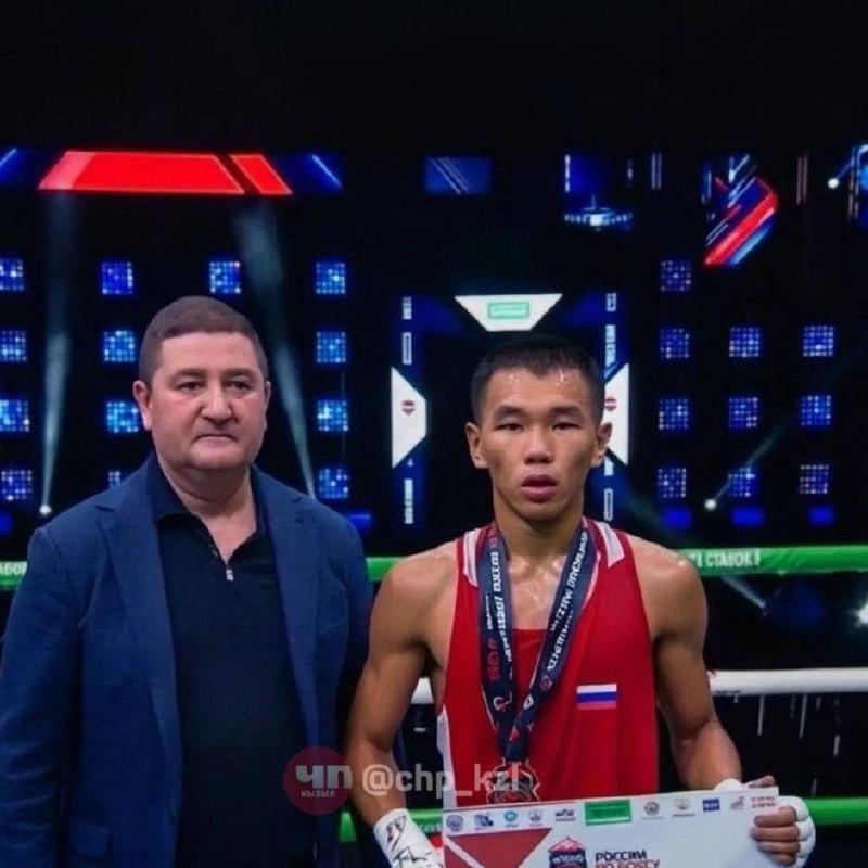 Тувинский боксёр Дмитрий Айдышаа стал бронзовым призёром чемпионата России по боксу.