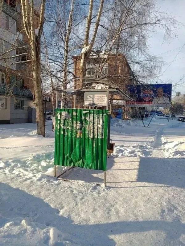 Назаровский суд взыскал денежную компенсацию за рухнувшую на голову школьника...