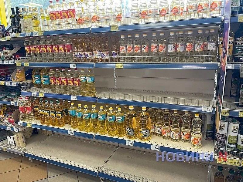 В украинских магазинах начали пропадать крупы, макароны, соль, сахар и мука