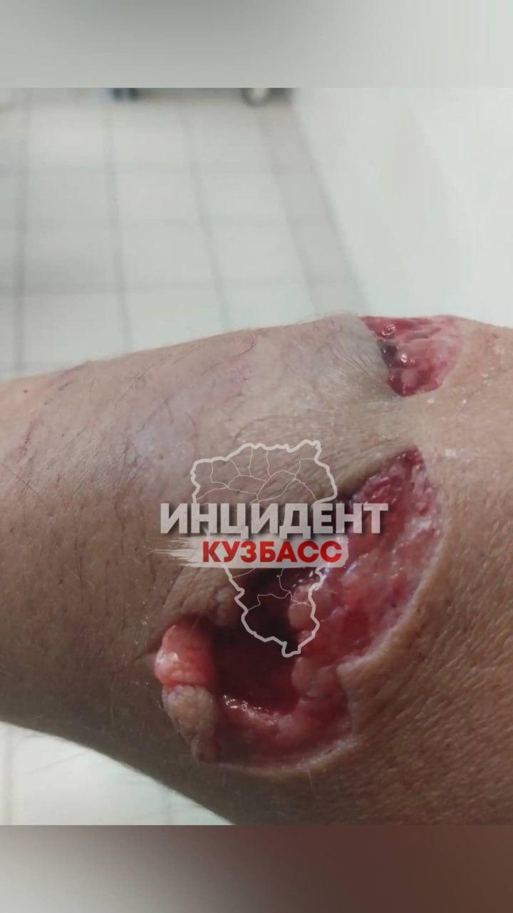 Мужчина в Новокузнецке не заметил стекло в магазине и врезался в него....