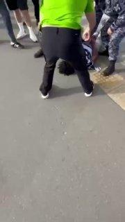 В Петербурге африканцы избили росгвардейца