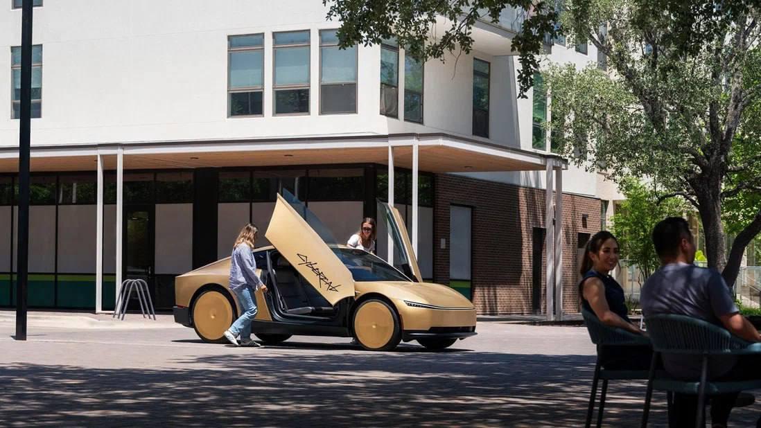 Tesla вывела на дороги Техаса беспилотное такси Cybercab — без руля и педалей.