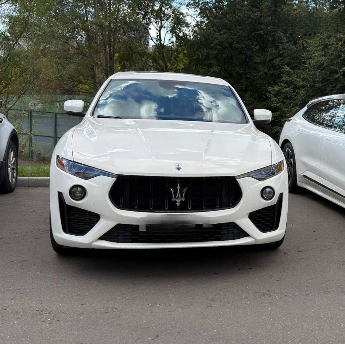 Студенты МГУ приезжают на пары на Bentley, Lamborghini Urus и Mercedes-Benz...