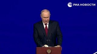 Путин поздравил москвичей и всех россиян с Днем города Москвы. Президент приехал в концертный зал 