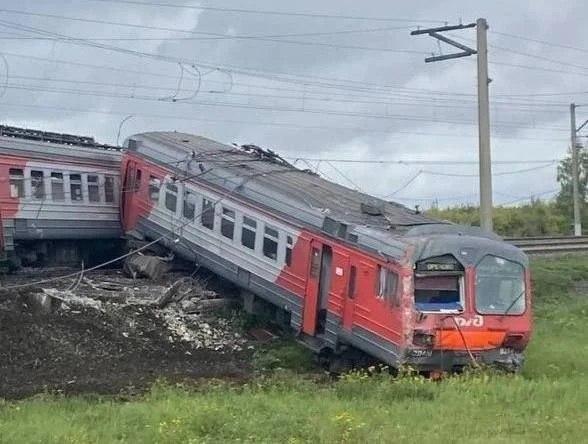 Электричка столкнулась с грузовиком во Владимирской области.