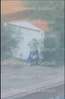 В одном из спальных районов Кызыла мужчина отсосал член другому мужчине прямо...