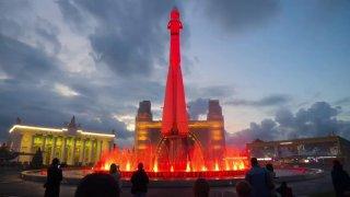 Фонтан под ракетой «Восток» обновили на ВДНХ ко Дню города.