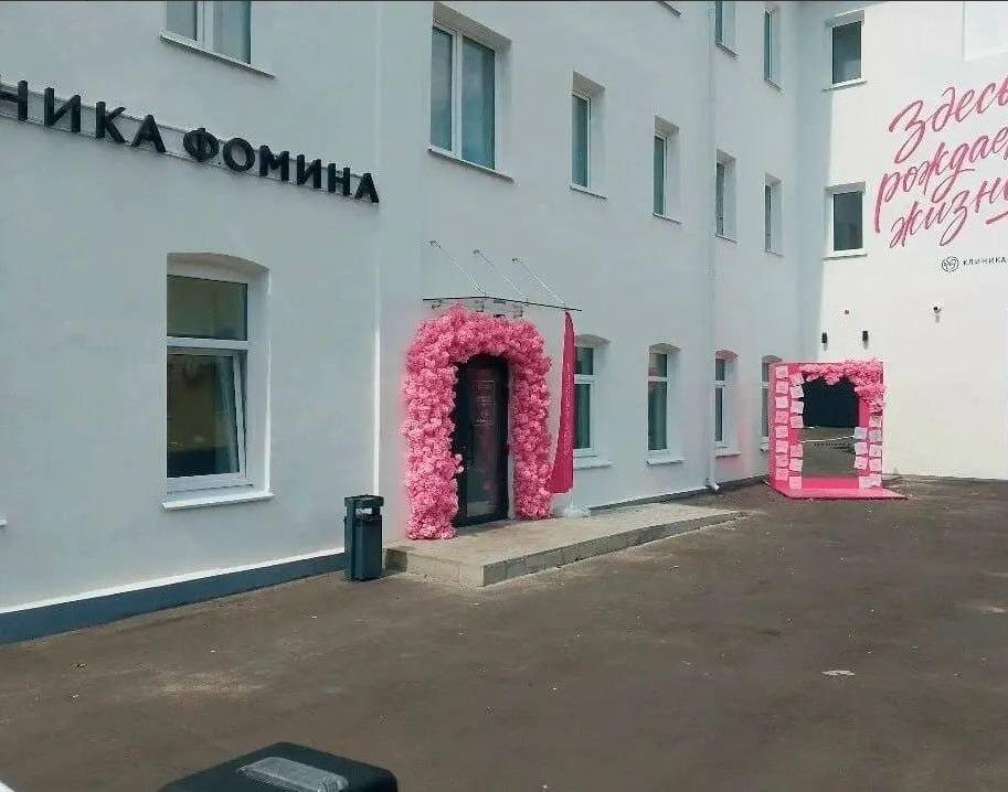 2-летняя девочка умерла прямо в очереди к педиатру в клинике «Фомина» в...