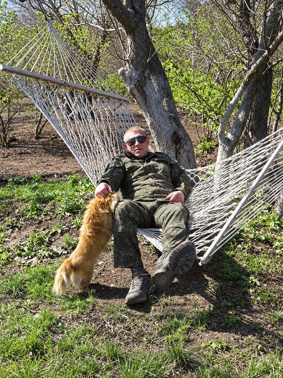 Секс жив: журналисты нашли того самого бойца с мемным позывным из ДНР — он вышел на пенсию в 62 года.