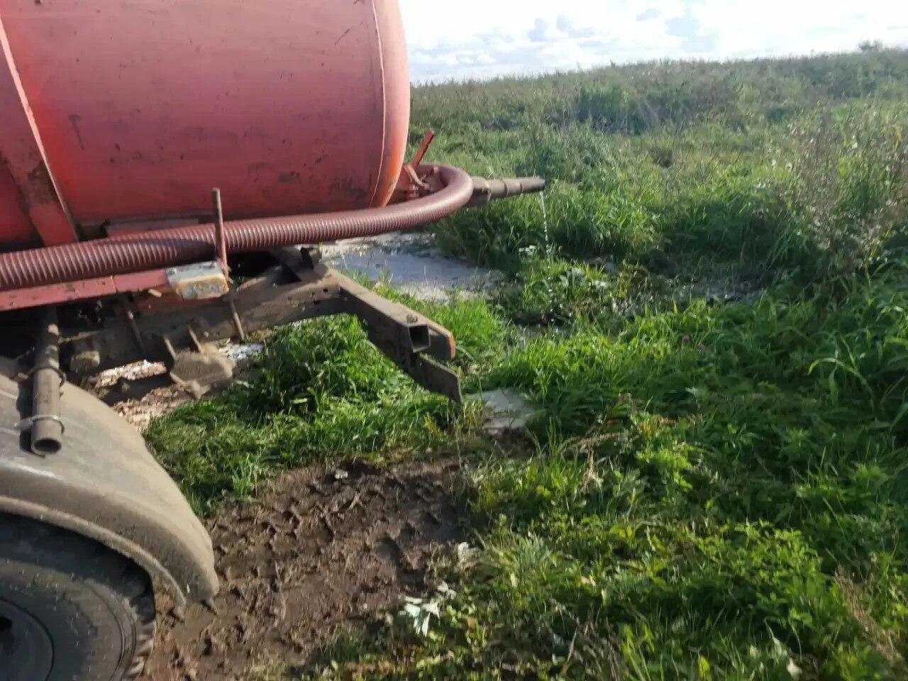 В Рыбинском округе водителя поймали на незаконном сливе отходов Вблизи села...