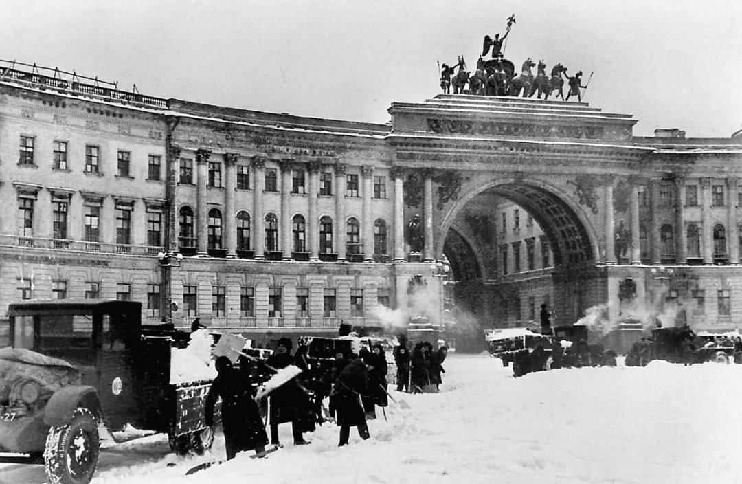 Сегодня День памяти жертв блокады Ленинграда Несмотря на голод, холод и...