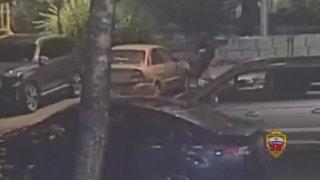 На Палехской улице 51-летний прохожий случайно ударился ногой о...