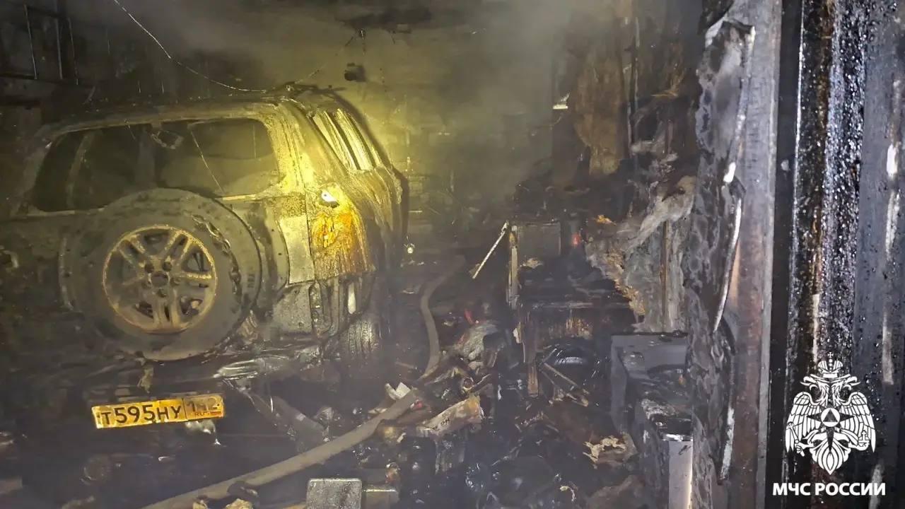 В Киселёвске при пожаре в гараже погиб человек Накануне в гаражном массиве на...