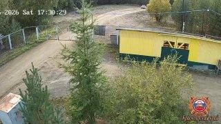 Пьяный гонщик устроил киношный снос забора в Кодинске. 40-летний ездун на...