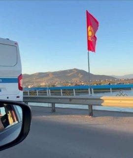 Женщина хотела покончить с собой, попытавшись спрыгнуть с коммунального моста...