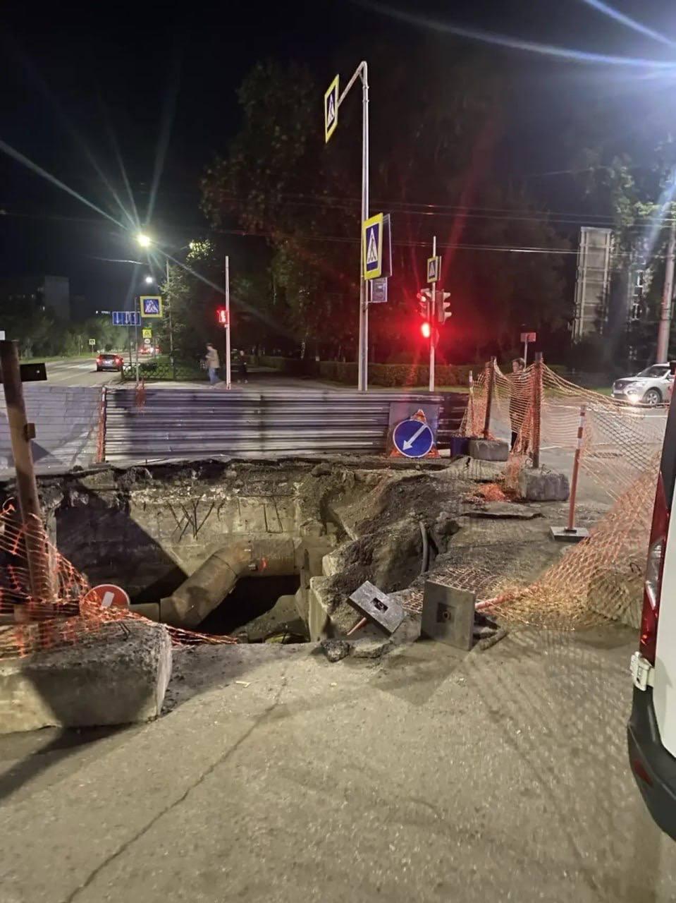 В Новокузнецке мужчина упал в трёхметровый колодец теплотрассы