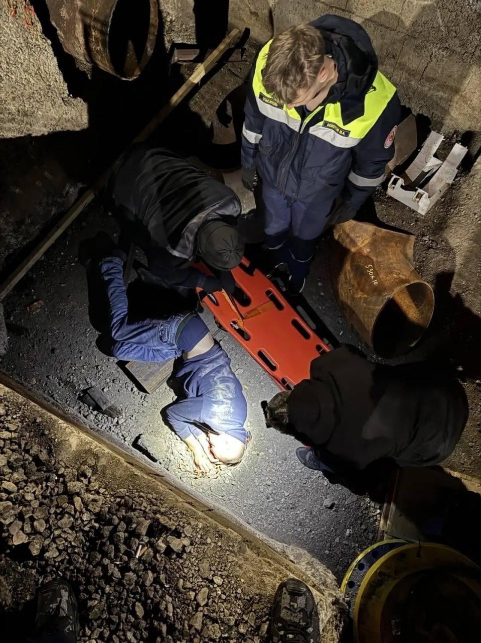 В Новокузнецке мужчина упал в трёхметровый колодец теплотрассы