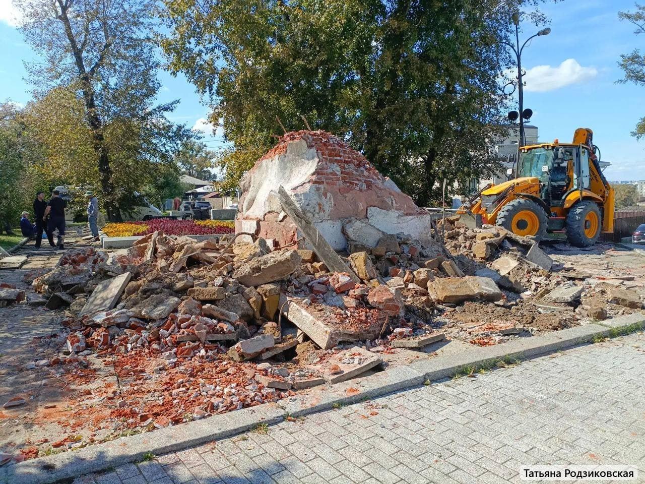 Памятник Борцам революции начали восстанавливать в Иркутске Подрядчик уже...