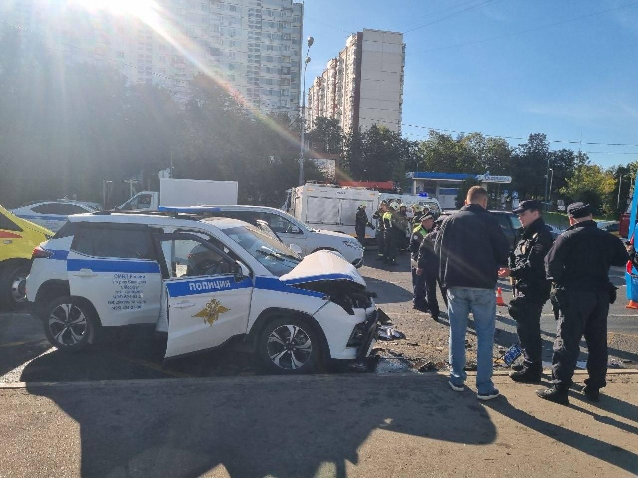 ДТП с участием автобуса, служебного автомобиля и еще одной машины произошло...