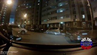 На Ярыгинской набережной второклассник торопился домой и выбежал из-за...