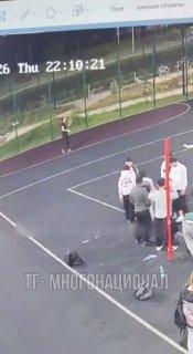 Петропавловск-Камчатский. Иностранные специалисты играют в волейбол. Один из...