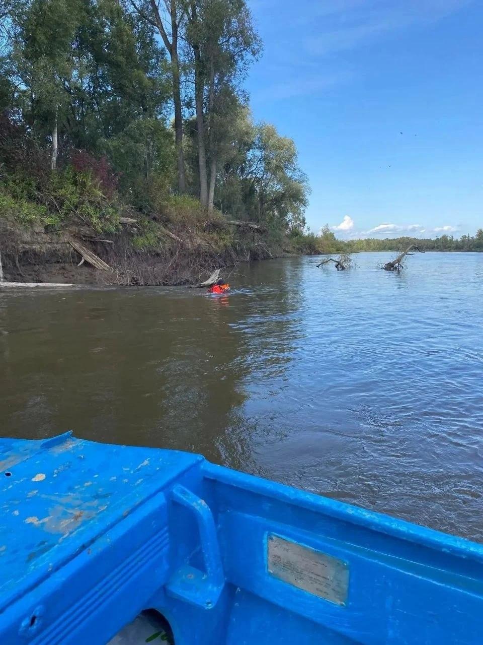 Тело утонувшего рыбака ищут ачинские спасатели Водолазы обследовали больше 20...