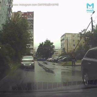 В бывшей императорской столице по-прежнему культурно, даже во дворах...
