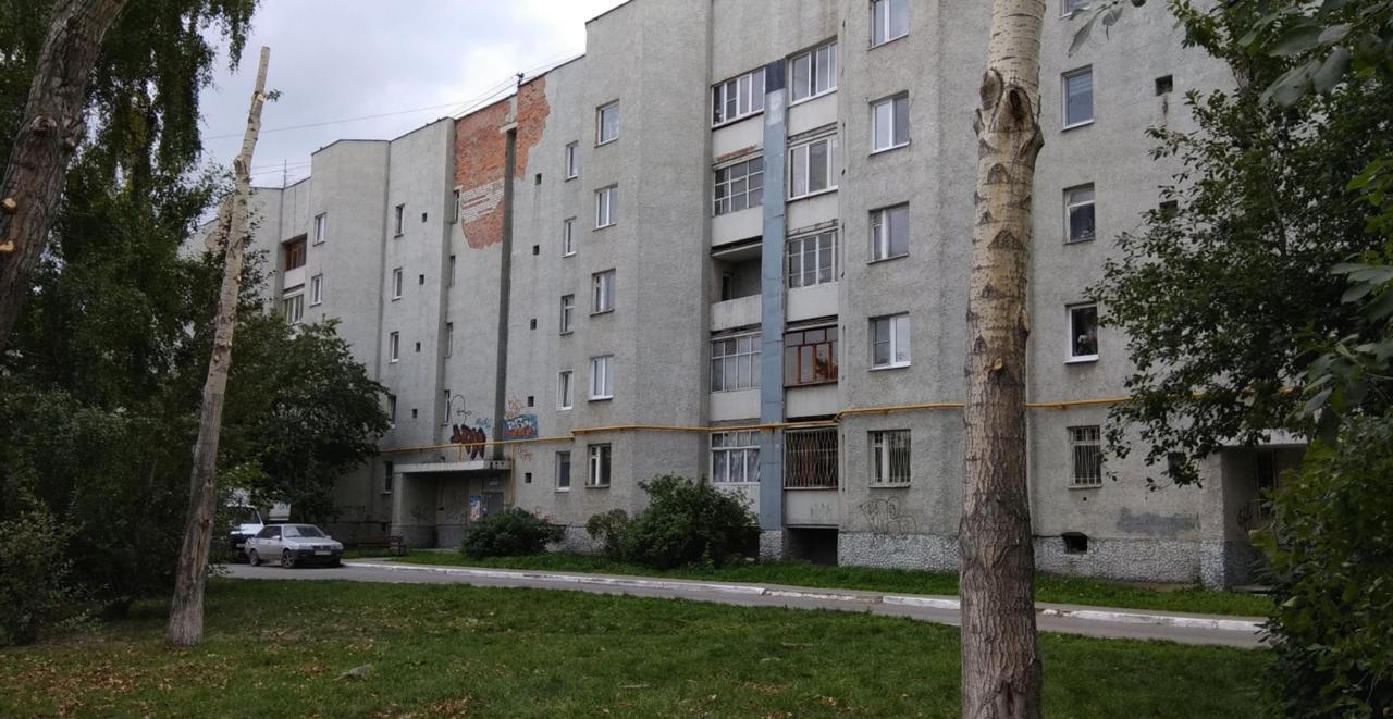 Маньяк с канцелярским ножом изрезал лицо 13-летней школьнице в Екатеринбурге....
