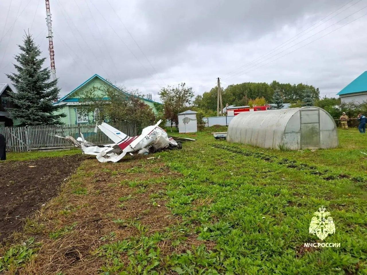 Самолёт разбился в огороде частного дома в Татарстане — погибли пилот и...