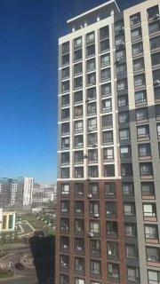 В Астане девушка совершила суицид, рухнув с 15-го этажа на коляску с двухлетним ребёнком