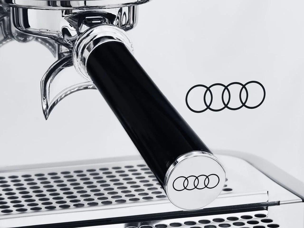 Audi выпустила кофемашину в стиле легендарной TT — весит она почти как двигатель от мопеда: 35 кг.