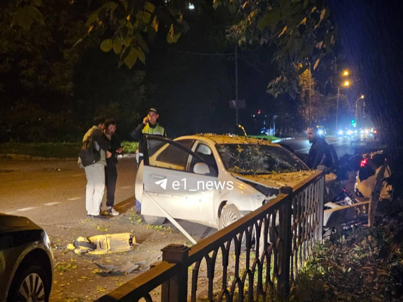На улице Шаумяна автомобиль сбил парня на электросамокате