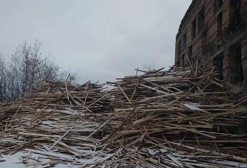 Лесопилка в Канске завалила округу опилками: прокуратура добилась очистки территории через суд
