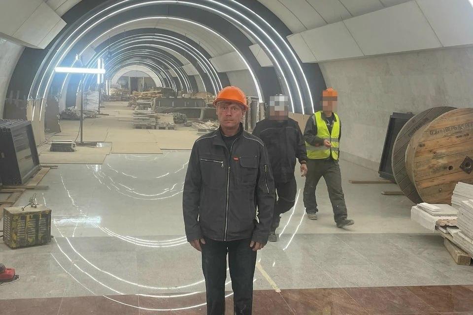 Петербуржец заманивал детей в подъезд подарками — СКР подозревает его в серии сексуальных преступлений