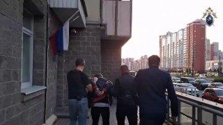 Петербуржец заманивал детей в подъезд подарками — СКР подозревает его в серии сексуальных преступлений