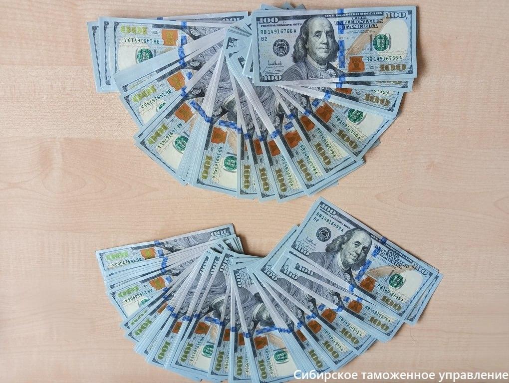 60 тысяч долларов изъяли у пассажира из Ташкента в аэропорту Иркутска...