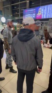 Отец троих детей накопил 3 миллиона долга по алиментам — и попался прямо в аэропорту