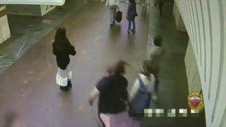 На «Таганской» подросток задел мужчину самокатом. Пассажир рассвирепел и...