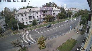 Аэровокзальная. Водитель легкового автомобиля, выезжая со двора, допустил...