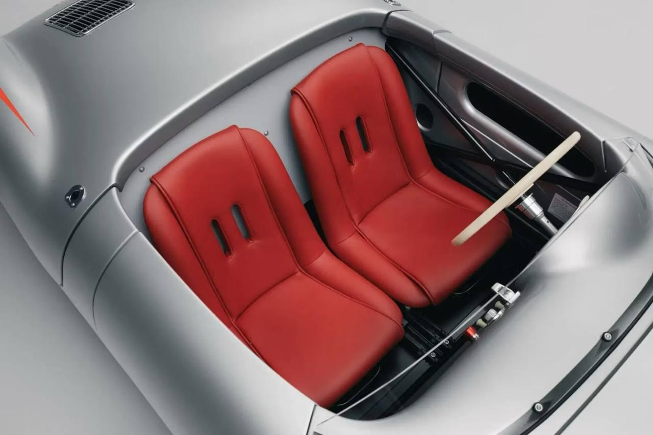 Porsche 550 Spyder уменьшили в 5 раз и выставили на продажу за (!) 8 миллионов рублей.