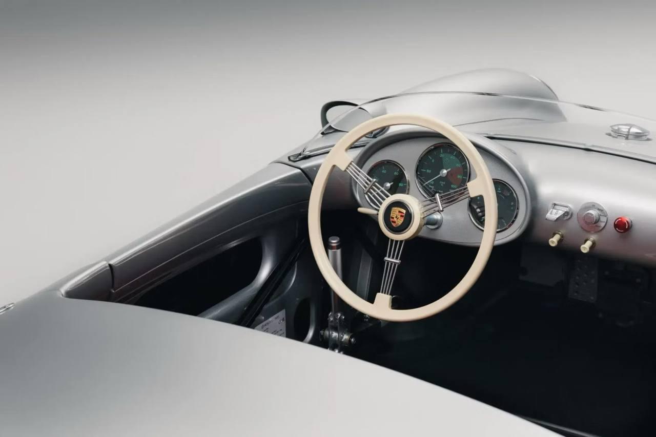 Porsche 550 Spyder уменьшили в 5 раз и выставили на продажу за (!) 8 миллионов рублей.
